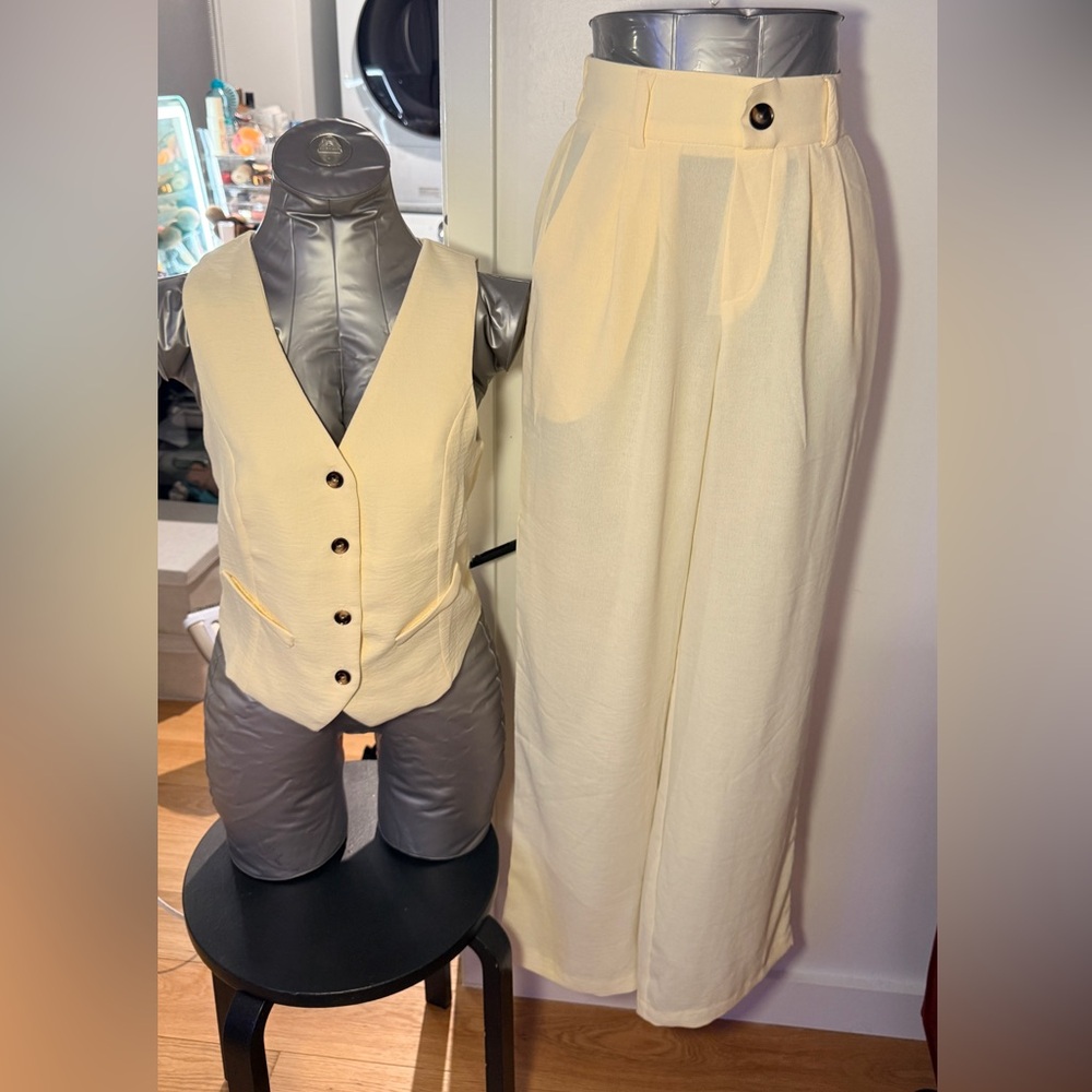 Tulléa Vest and Trouser Set